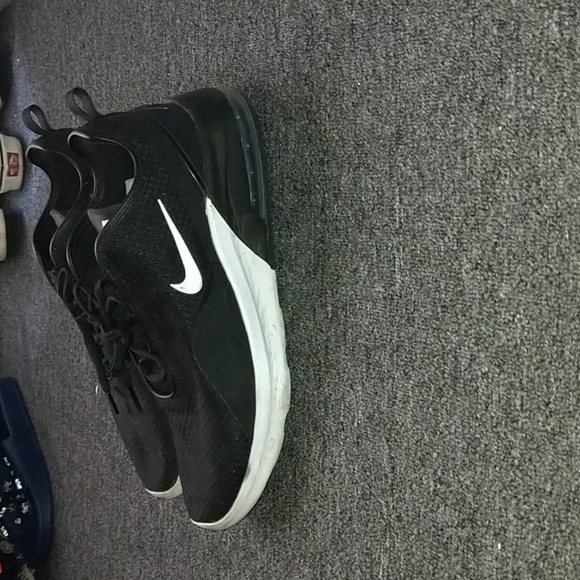 Nike basketball sneaker - Picture 3 of 4